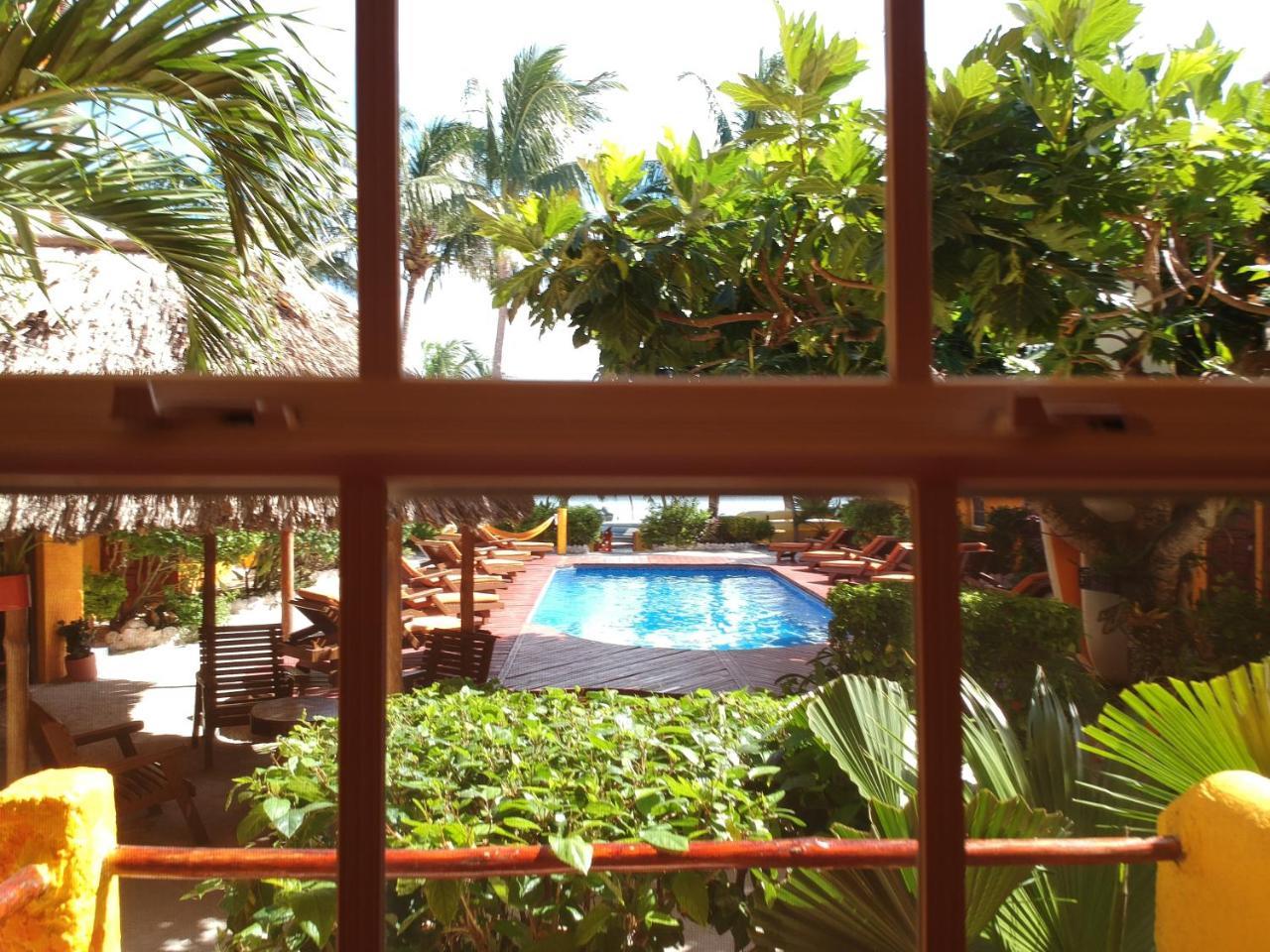 Seaside Cabanas Hotel Caye Corker Экстерьер фото