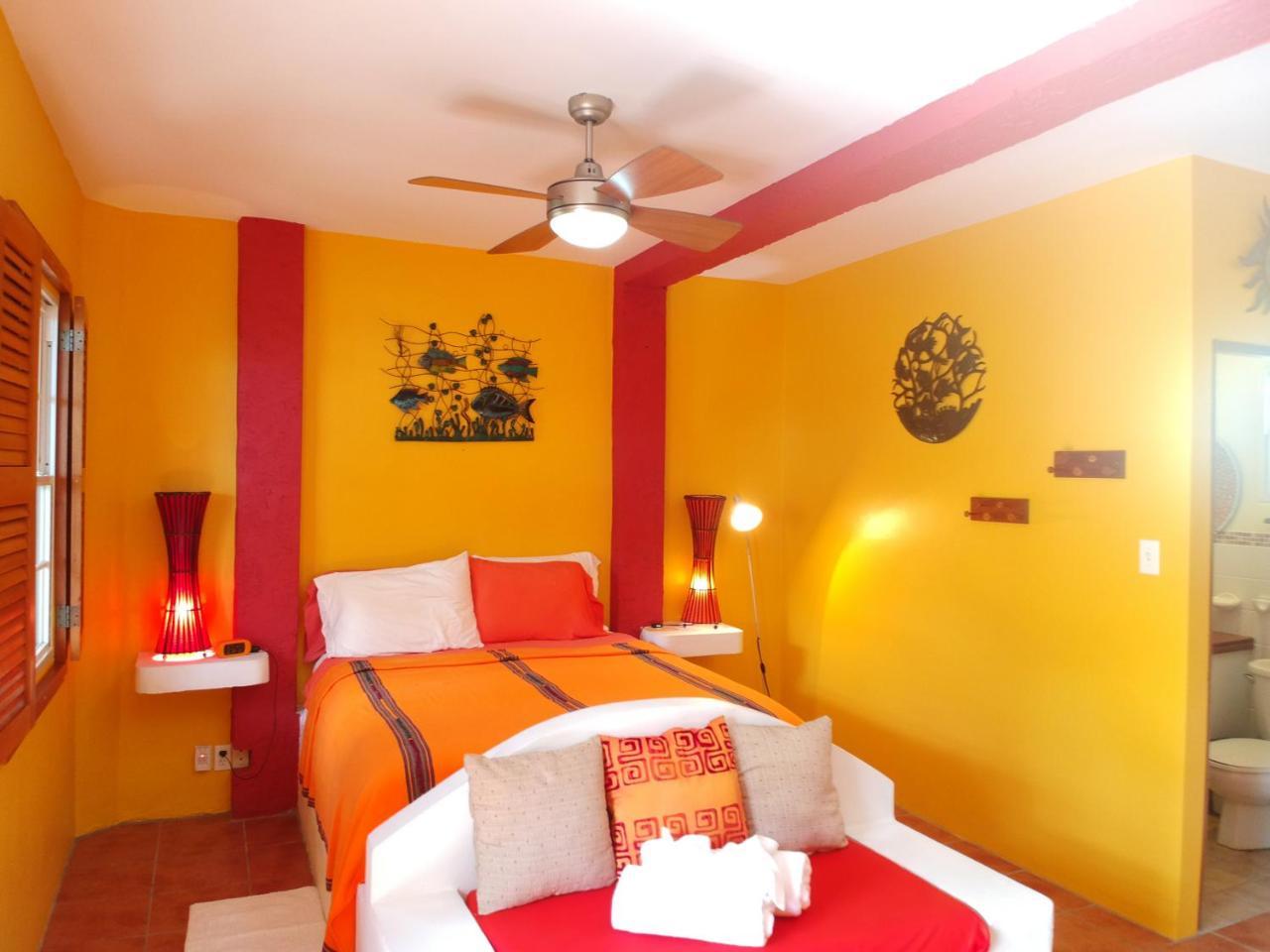Seaside Cabanas Hotel Caye Corker Экстерьер фото