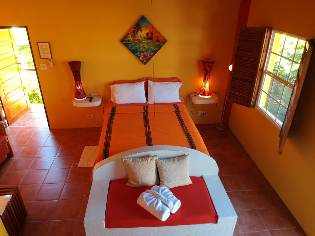 Seaside Cabanas Hotel Caye Corker Экстерьер фото