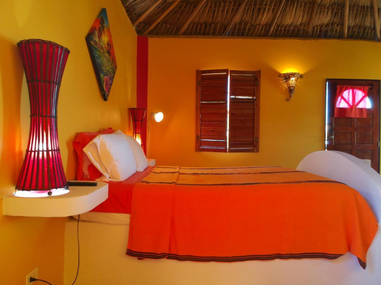 Seaside Cabanas Hotel Caye Corker Экстерьер фото