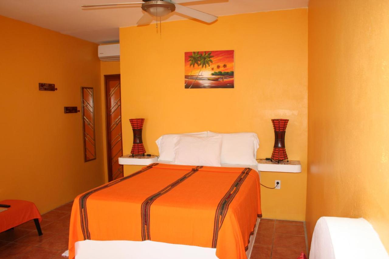 Seaside Cabanas Hotel Caye Corker Экстерьер фото