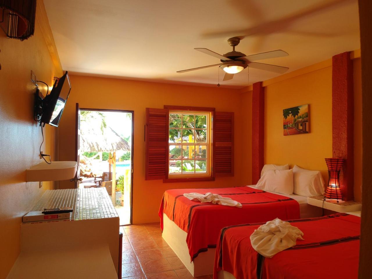 Seaside Cabanas Hotel Caye Corker Экстерьер фото