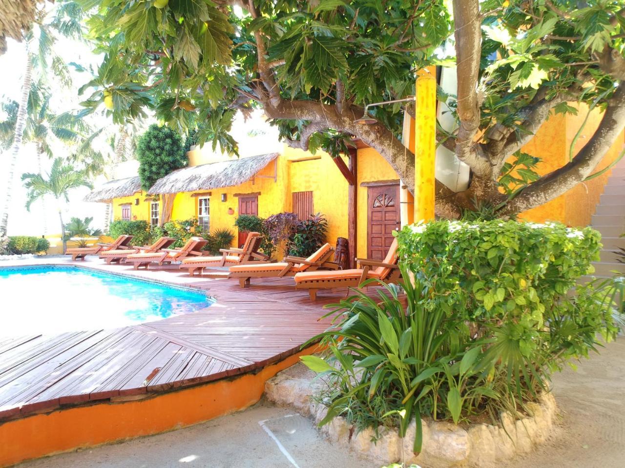 Seaside Cabanas Hotel Caye Corker Экстерьер фото