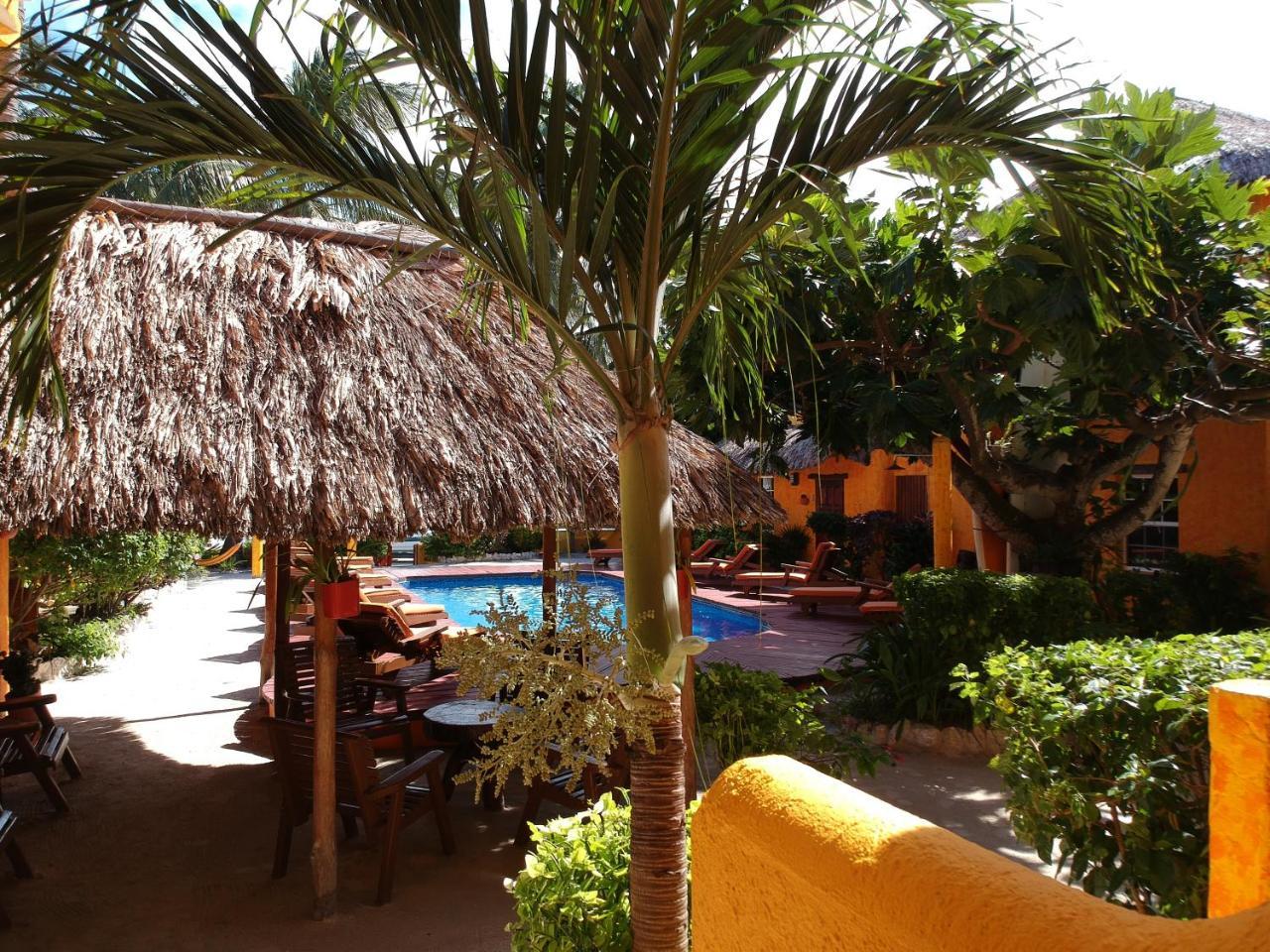 Seaside Cabanas Hotel Caye Corker Экстерьер фото