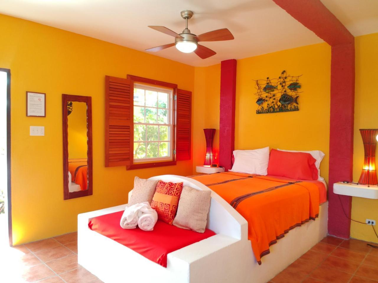 Seaside Cabanas Hotel Caye Corker Экстерьер фото