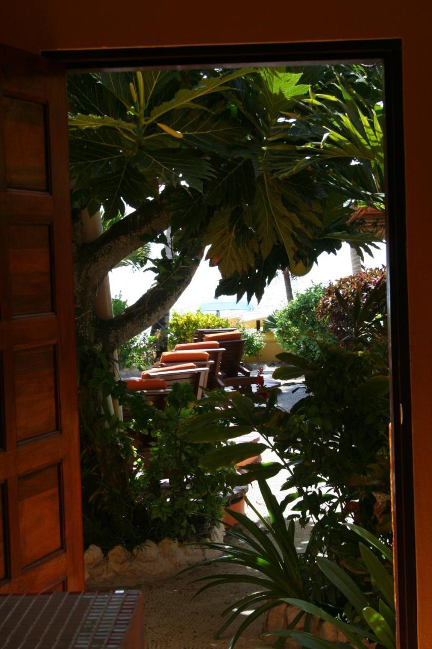 Seaside Cabanas Hotel Caye Corker Экстерьер фото