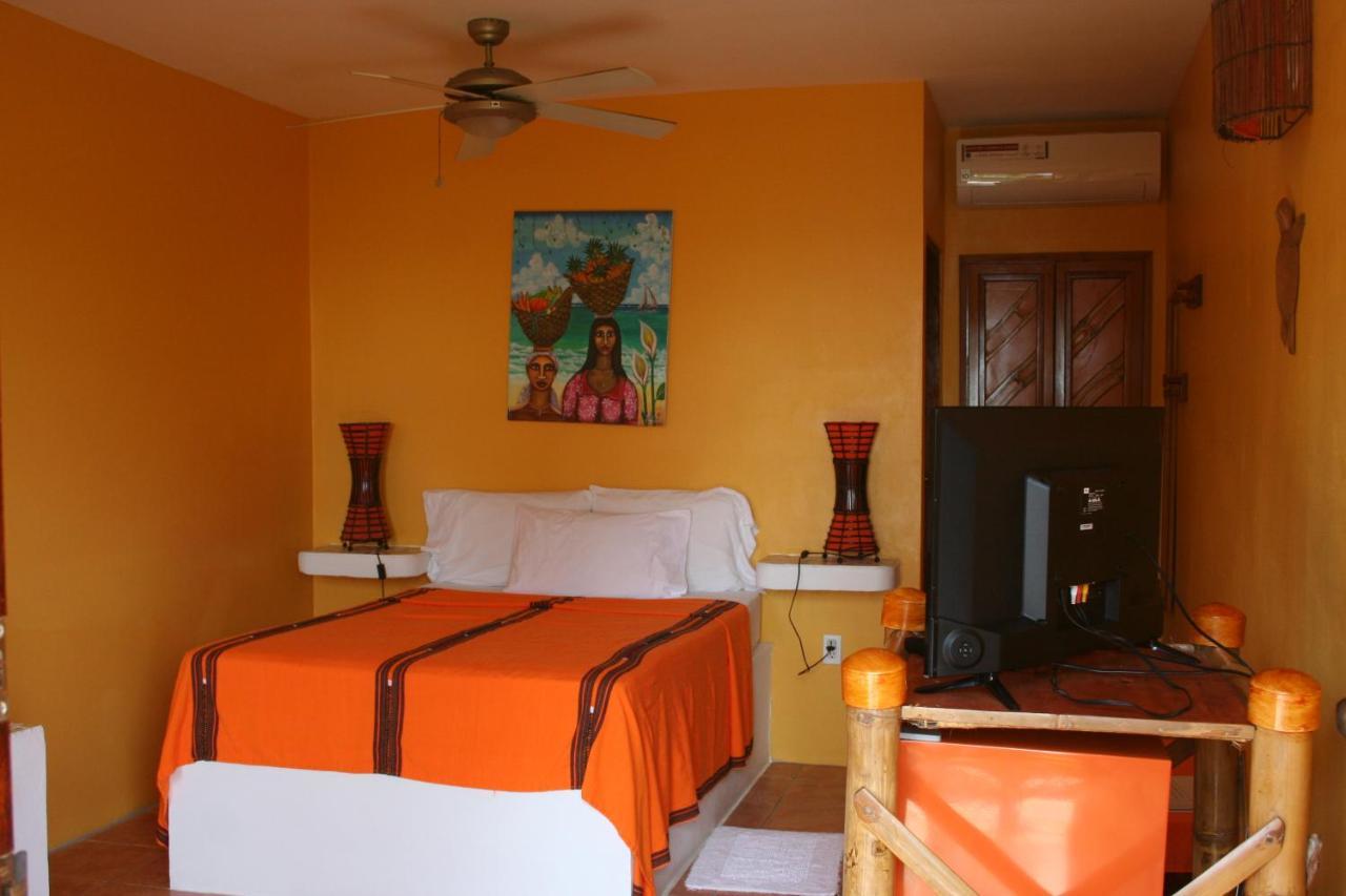 Seaside Cabanas Hotel Caye Corker Экстерьер фото