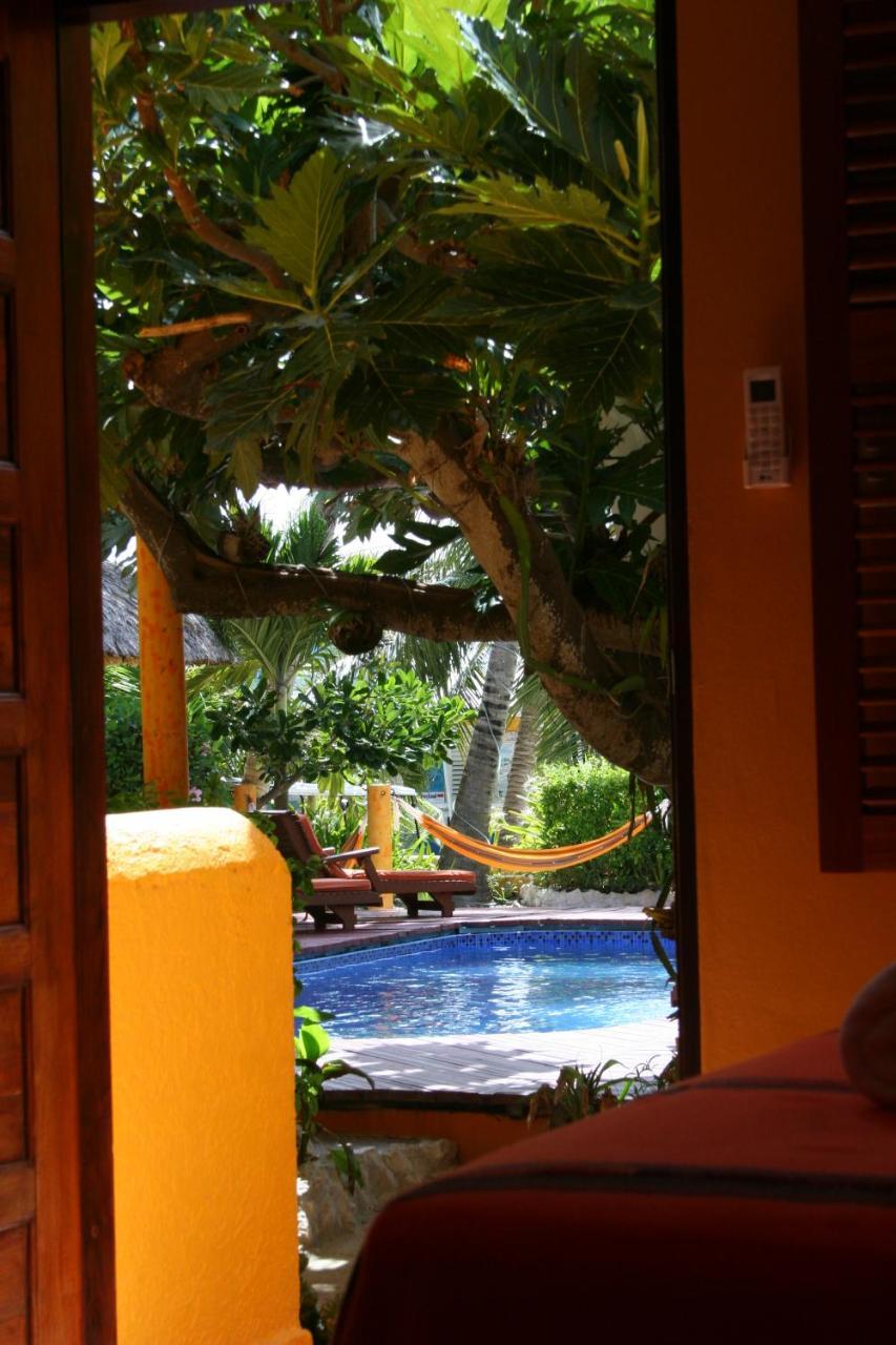 Seaside Cabanas Hotel Caye Corker Экстерьер фото